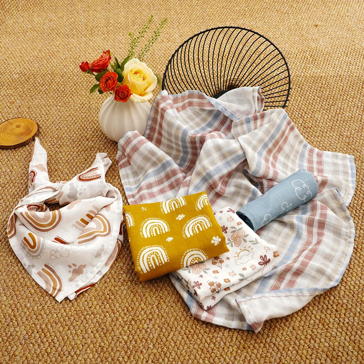 Elinfant 5pcs Gift Set Bamboo Cotton Muslin Bib Burp Cloth 100% Cotton 60*60cm 2 Layers Baby Scarf Handkerchief
