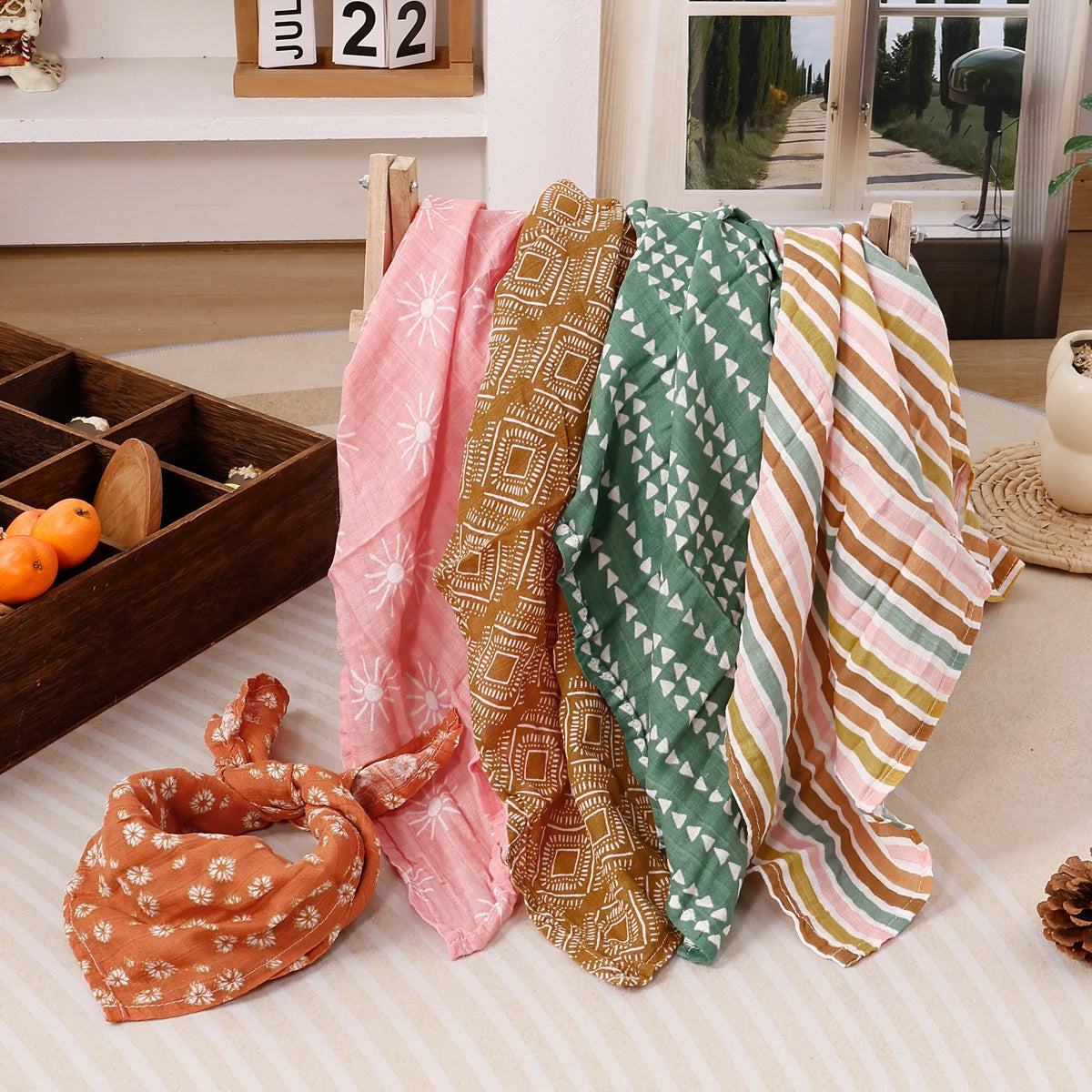 Elinfant 5pcs Gift Set Bamboo Cotton Muslin Bib Burp Cloth 100% Cotton 60*60cm 2 Layers Baby Scarf Handkerchief